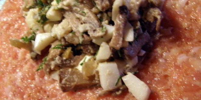 Рецепт куриных зраз с грибами под сметанно-сливочным соусом