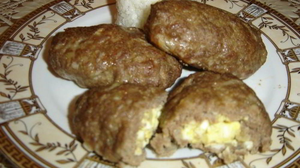 Как приготовить зразы с яичной начинкой