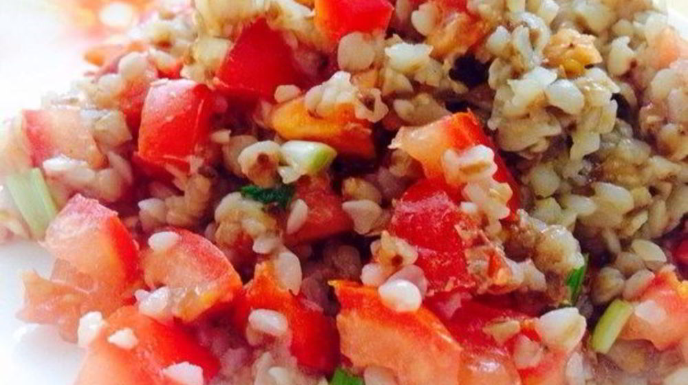 Как приготовить гречку с помидорами и чесноком