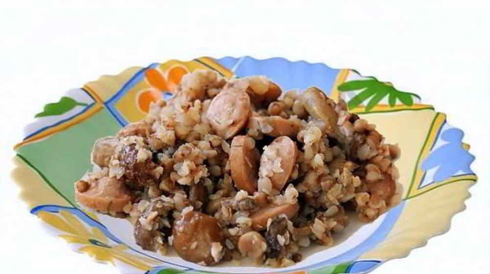 Как приготовить гречку с сосисками