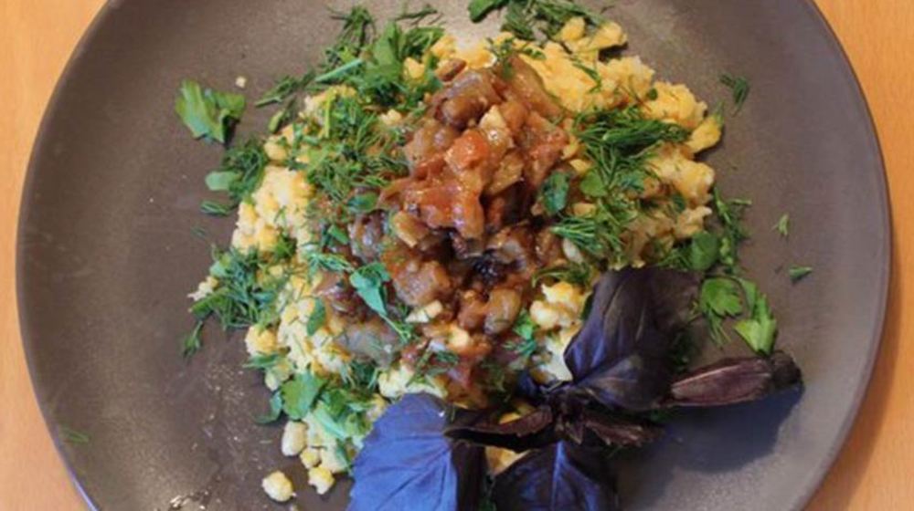 Как приготовить гороховую кашу с баклажанами