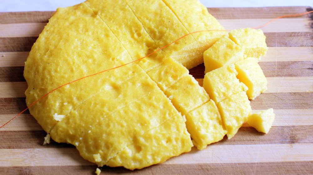 Как приготовить мамалыгу с сулугуни