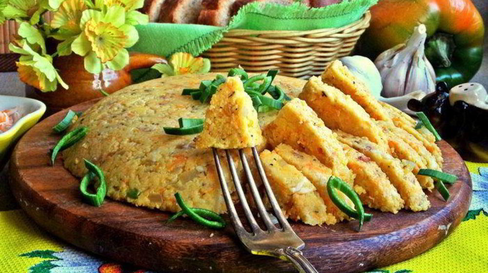 Как приготовить поленту с беконом и овощами