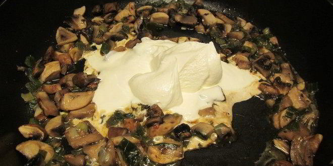 Рецепт поленты с грибами, свежими травами и пармезаном