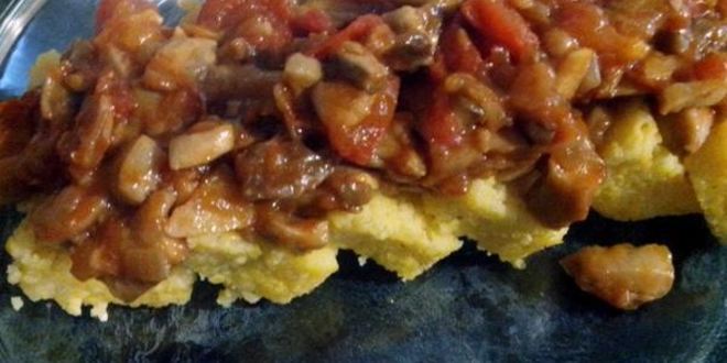 Рецепт поленты с грибным рагу и овощами