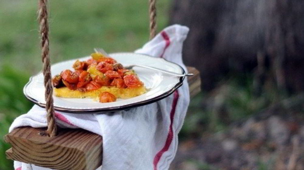 Как приготовить поленту с томатным соусом и базиликом