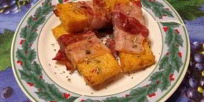 Рецепт поленты с вялеными помидорами в беконе