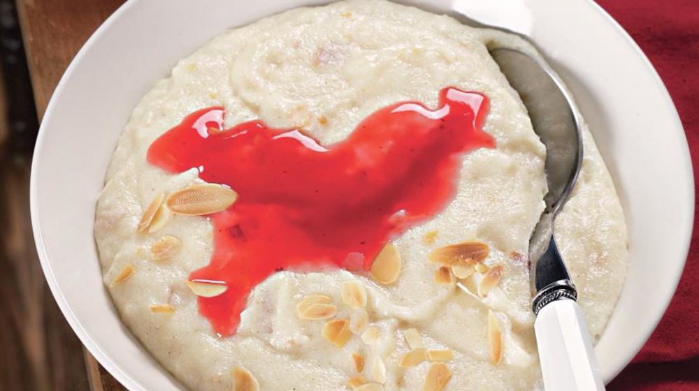 Как приготовить бубертса — манную кашу со взбитыми яйцами под клюквенным соусом