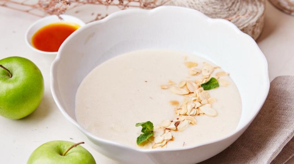 Как приготовить кашу манную с томлеными яблоками