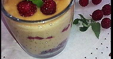 Рецепт Манной каши на ряженом молоке с малиной