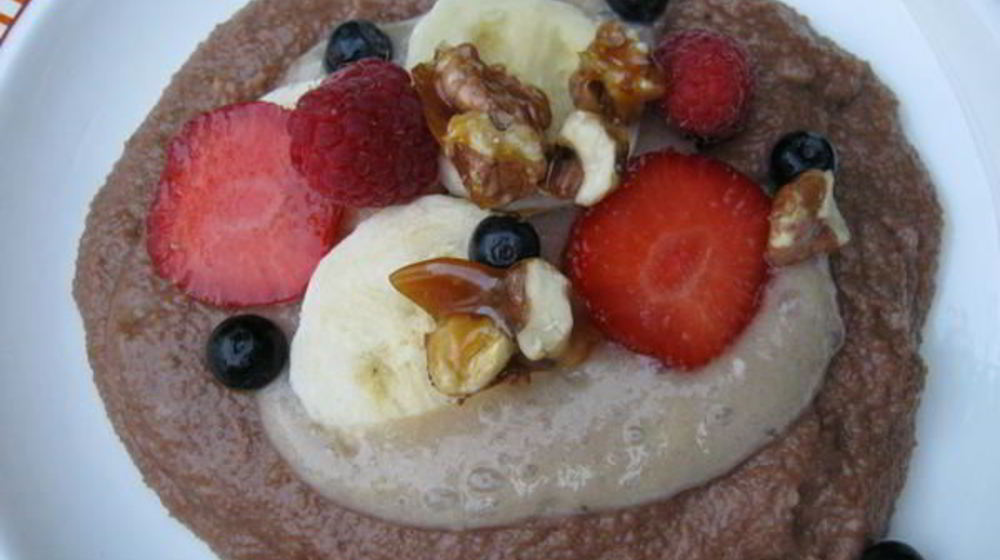 Как приготовить шоколадную манную кашу с банановым соусом