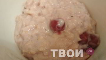 Рецепт Овсяной каши на молоке с вишней