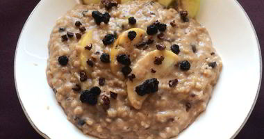 Рецепт Овсяной каши с антоновкой, сушенной черникой и ревенем