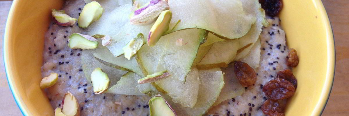 Рецепт Овсяной каши с маком, изюмом и подсолнечными семечками