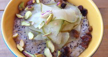 Рецепт Овсяной каши с маком, изюмом и подсолнечными семечками