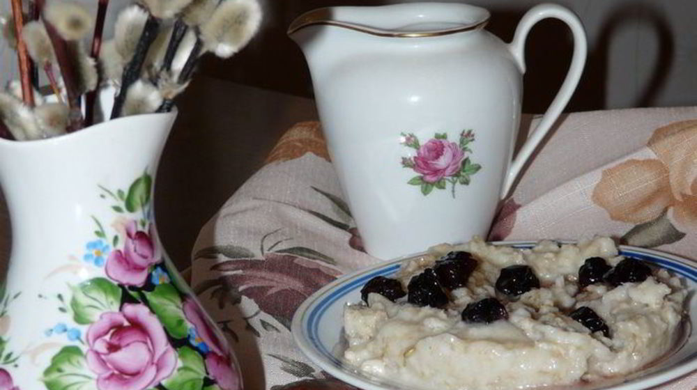 Как приготовить овсяную кашу с вишневыми ягодами и молоком