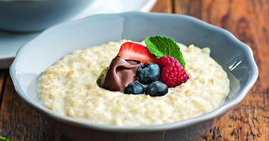 Рецепт Овсяной каши с ягодами и ореховой пастой