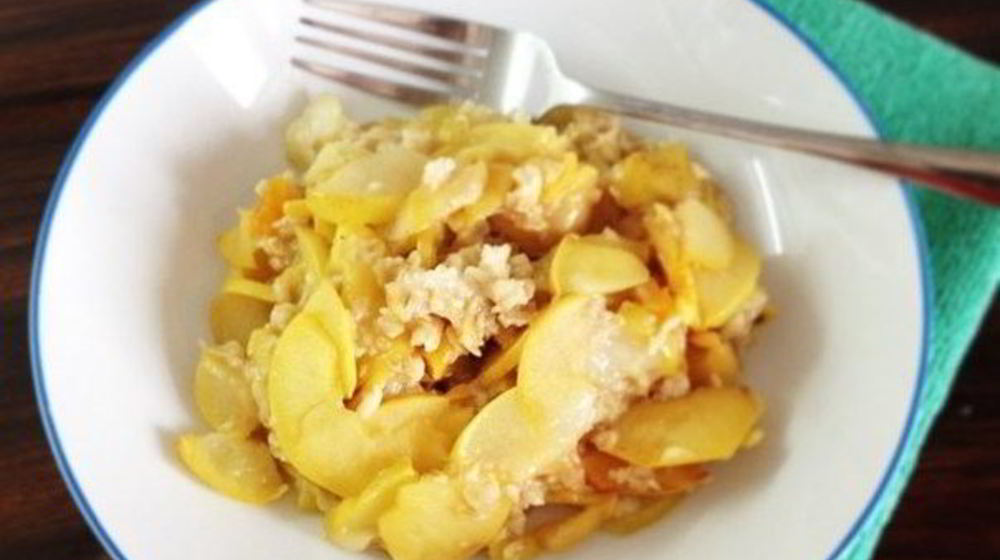 Как приготовить овсянку с яблоками, грушами и курагой