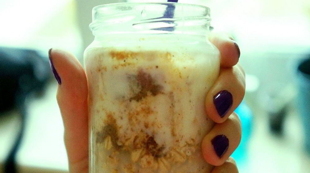 Как приготовить овсянку в банке с яблоком и карамелью