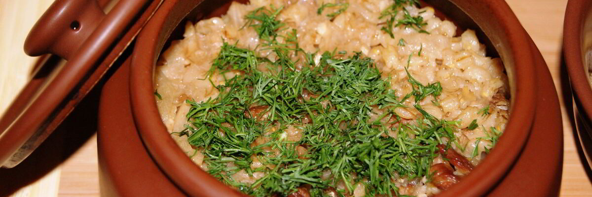 Рецепт Каши перловой с мясом, запеченная в горшочке
