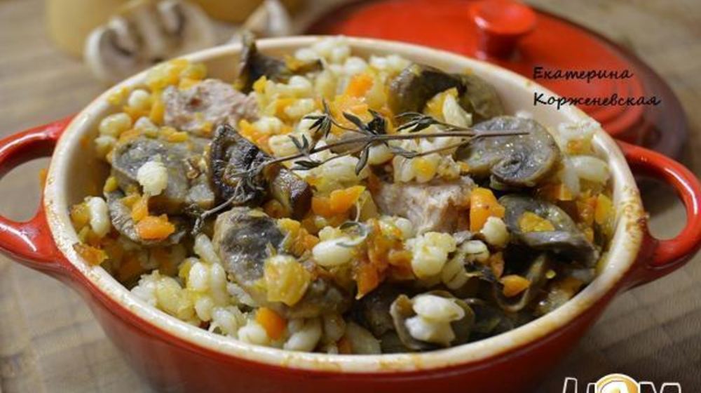 Как приготовить перловую кашу с мясом и грибами в горшочке