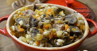 Рецепт Перловой каши с мясом и грибами в горшочке