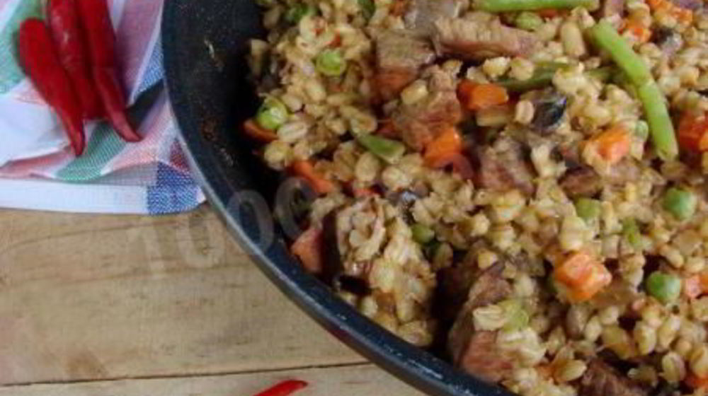 Как приготовить перловку с говядиной и овощной смесью
