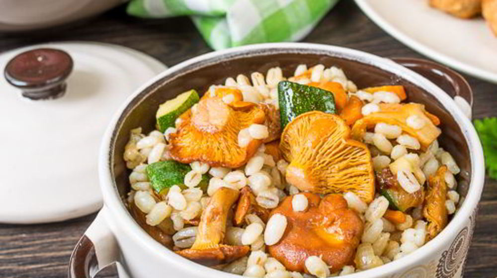 Как приготовить перловку с лисичками и овощами