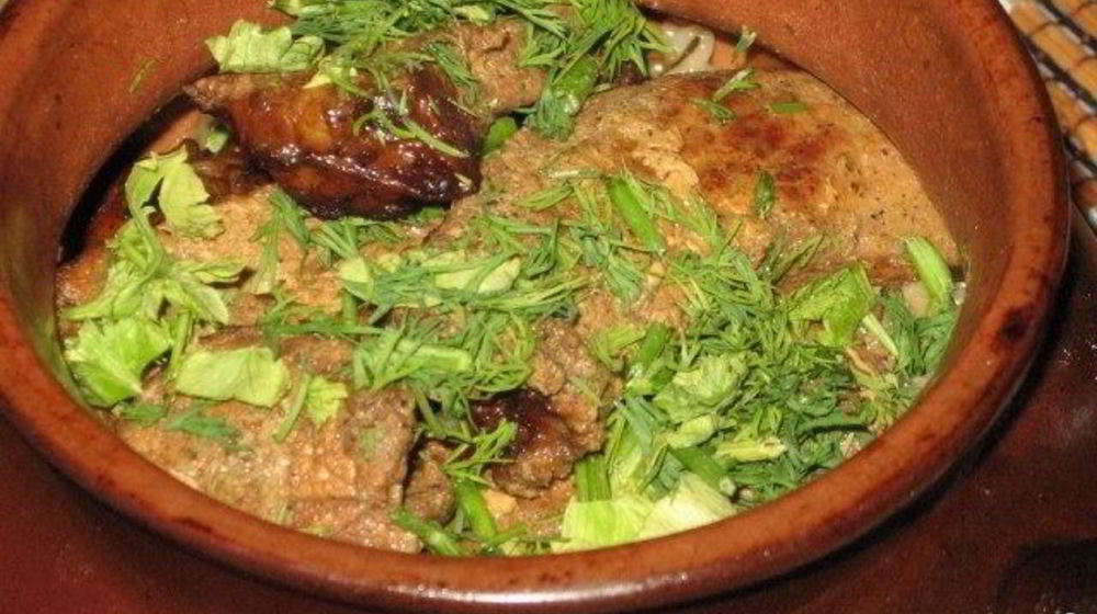 Как приготовить перловку со свининой в горшочках