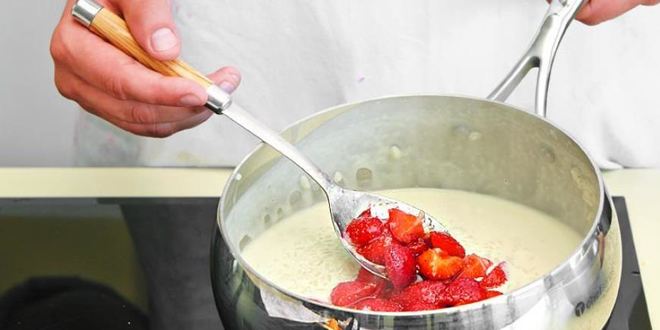 Рецепт кокосовой рисовой каши с клубникой