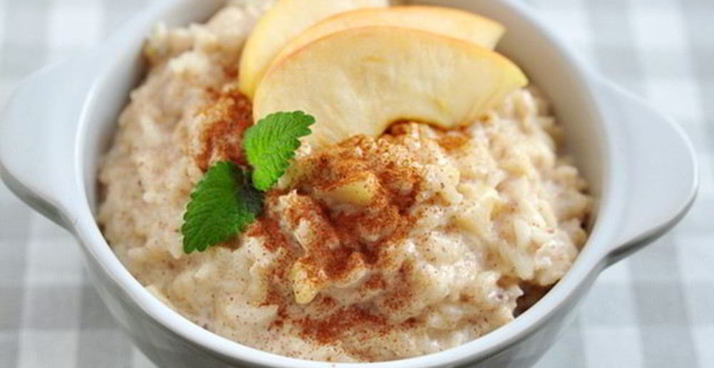 Рецепт рисовую кашу с клубникой и кокосовым молоком