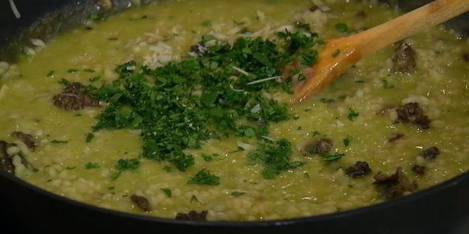 Рецепт рисовой каши со сморчками и зеленым горошком