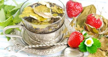 Рецепт Чая из сушеных листьев малины, клубники и смородины