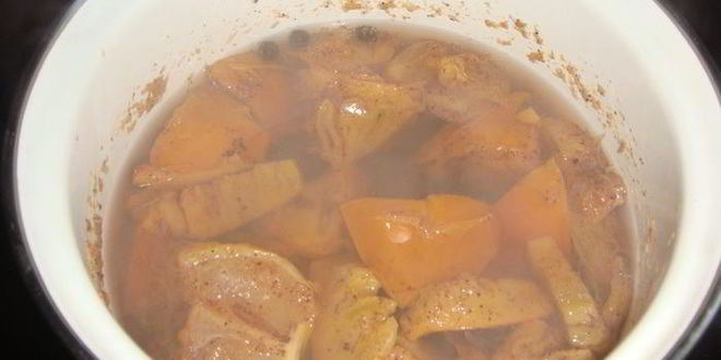 Рецепт согревающего пряного чая с хурмой