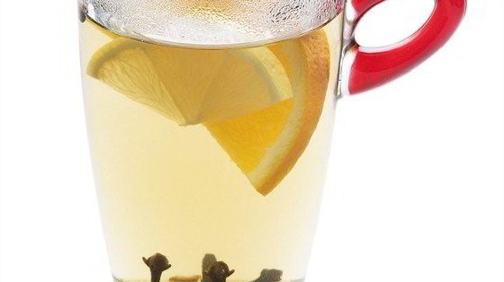 Как приготовить глинтвейн с белым вином, ромом и изюмом