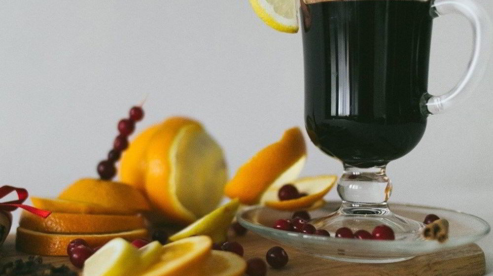 Как приготовить глинтвейн с фруктами и специями