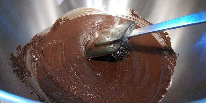 Рецепт шоколадного гугельхупфа с вишней на глинтвейне