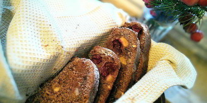 Рецепт шоколадного гугельхупфа с вишней на глинтвейне