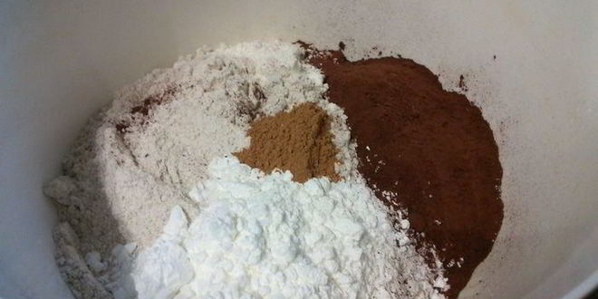 Рецепт шоколадного гугельхупфа с вишней на глинтвейне