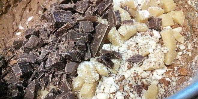 Рецепт шоколадного гугельхупфа с вишней на глинтвейне