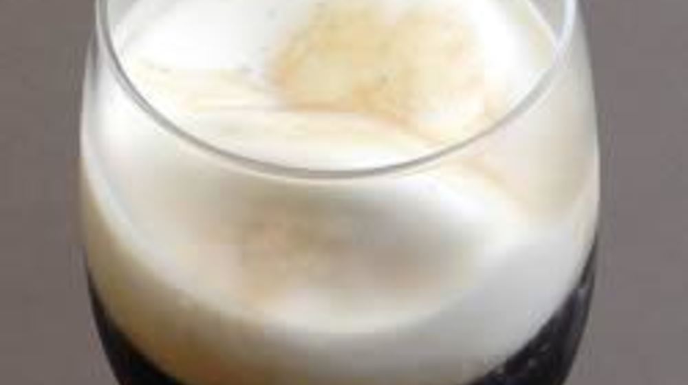 Как приготовить кофе гляссе с мороженым и ирландским ликером