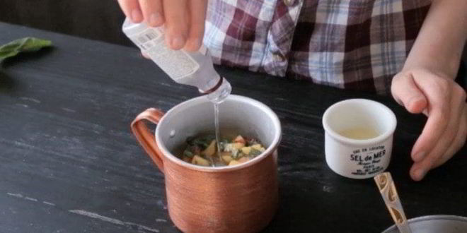 Рецепт коктейля московского мул с персиком и базиликом