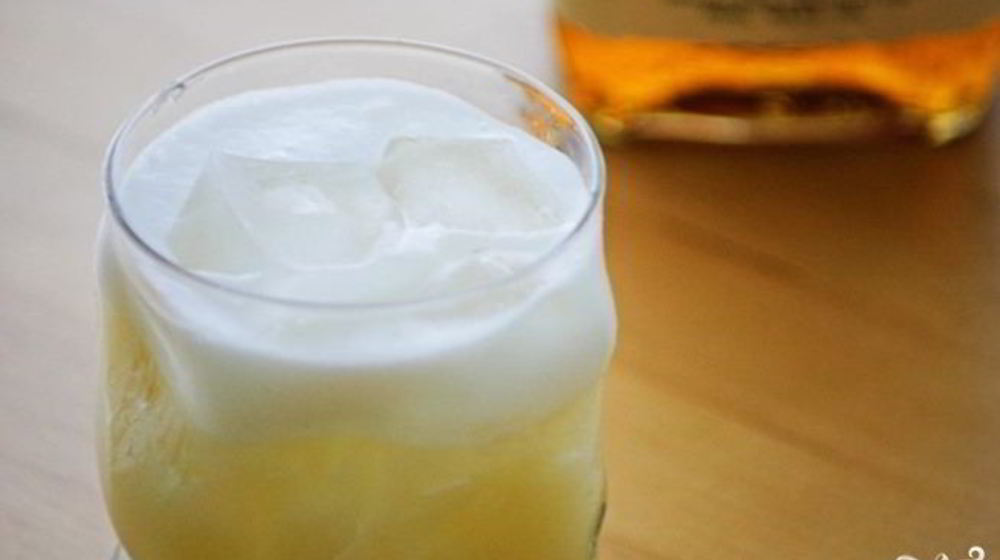 Как приготовить коктейль со свежим яйцом