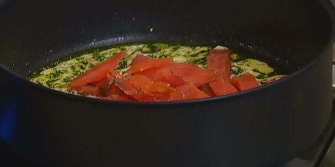 Рецепт спагетти с копченой форелью и джином