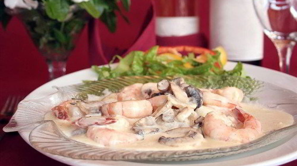 Как приготовить креветок с текилой, сливками и зеленым луком