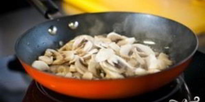 Рецепт линя, тушеного с вином и шампиньонами