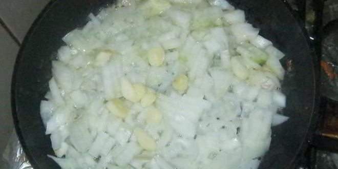 Рецепт рыбы в сливочном масле с вином и чесноком