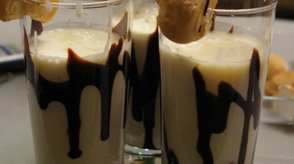 Как приготовить алкогольный молочно-банановый коктейль бананарама