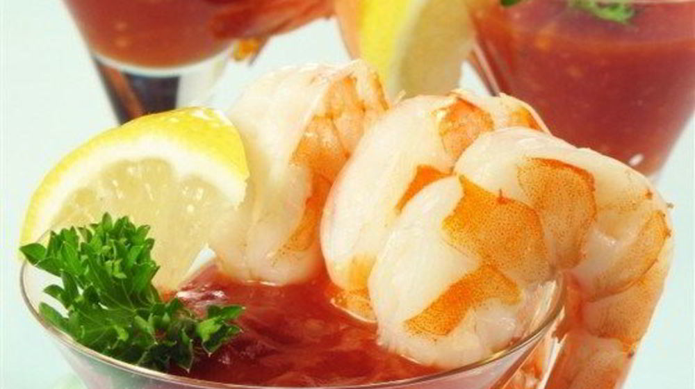 Как приготовить креветочный коктейль с водкой, сельдереем, табаско и кетчупом