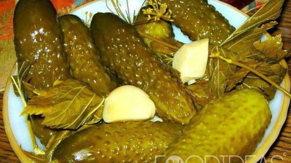 Как приготовить соленые огурцы с водкой